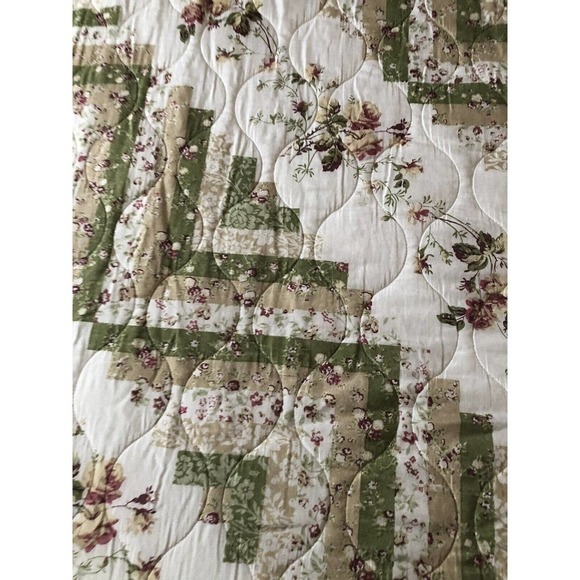 Vtg Light Quilt Bedspread Diamond White Green Roses Romantic Coverlet 101"x86" - Picture 7 of 11